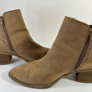 Universal Thread Women's Anya Ankle Boots Memory Foam Insole Tan Size 8 1/2